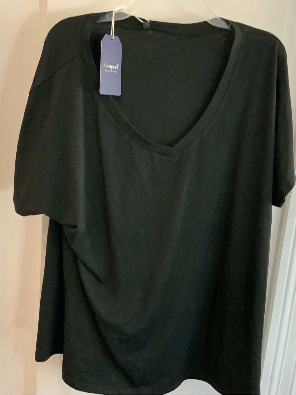 S tempted V-Neck Black Women's Top nwt size XL. SKU 3105`